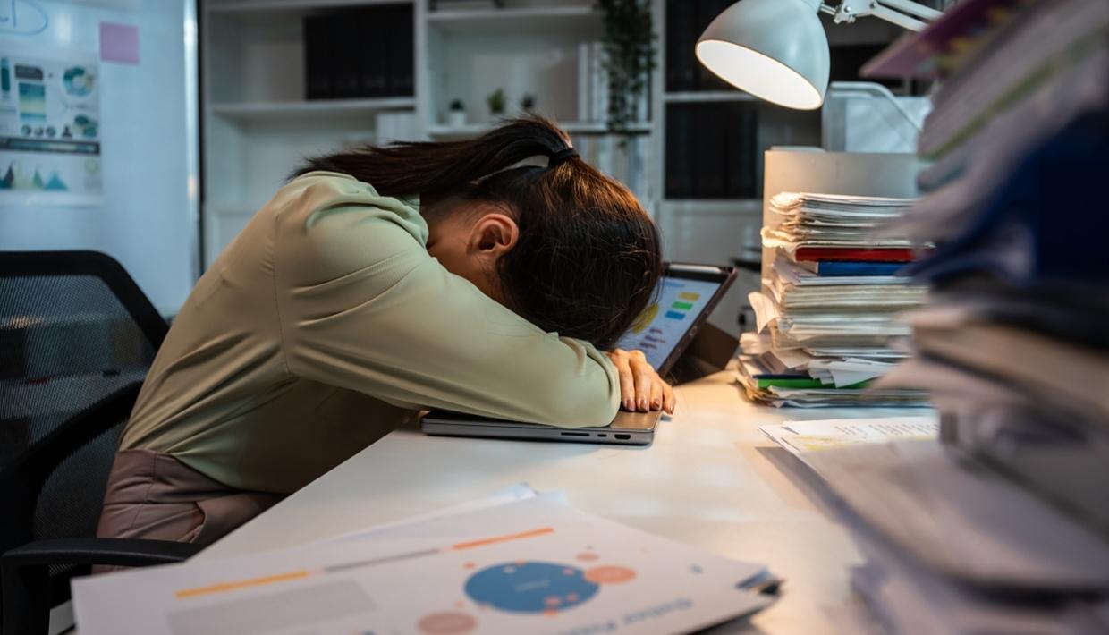 近期无锡时代天使医疗器械公司一位25岁员工小乐（化名）加班后离世，公司在小乐去世