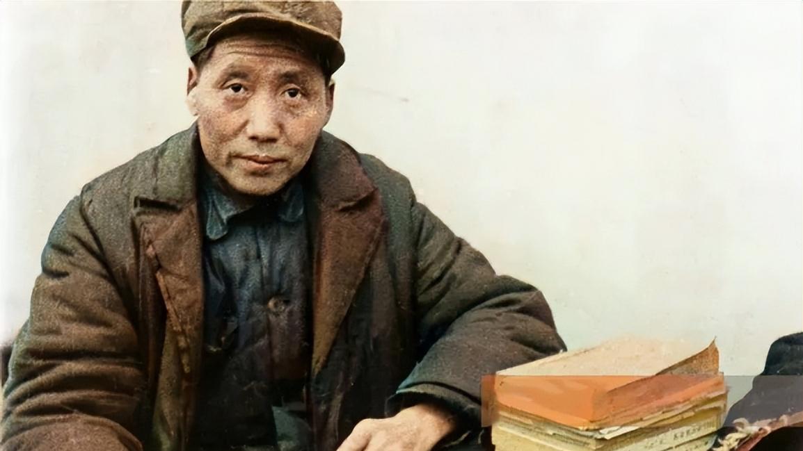 这才是刚走完长征的毛主席,照片由美国人拍摄,满脸憔悴瘦脱了相