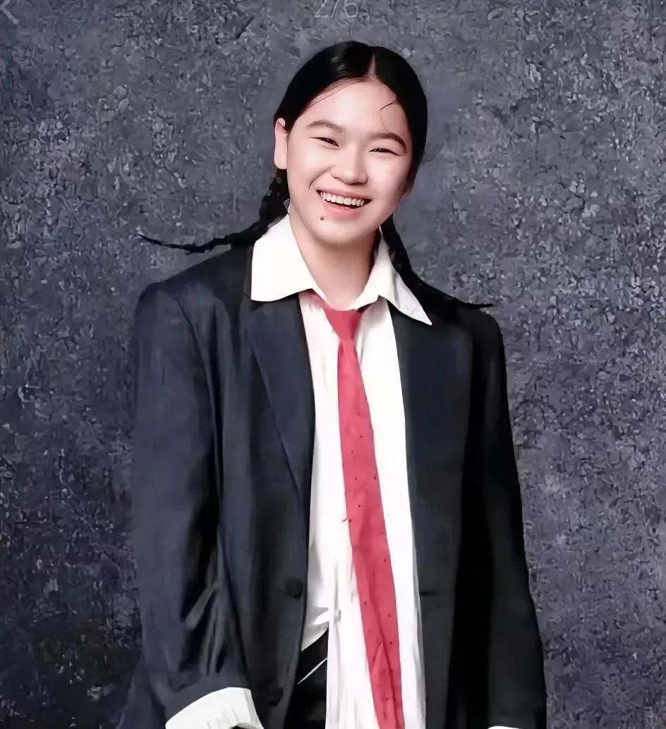 有时候真得信命看到全红婵的面相脸部右下角一个黑痣这应该就是老人家所说的福痣