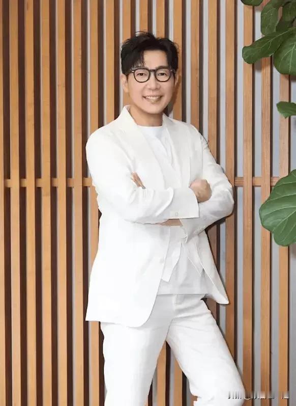 品冠接受采访表示否认和光良不合！曾经无印良品可是火遍大江南北，《掌心》《童话