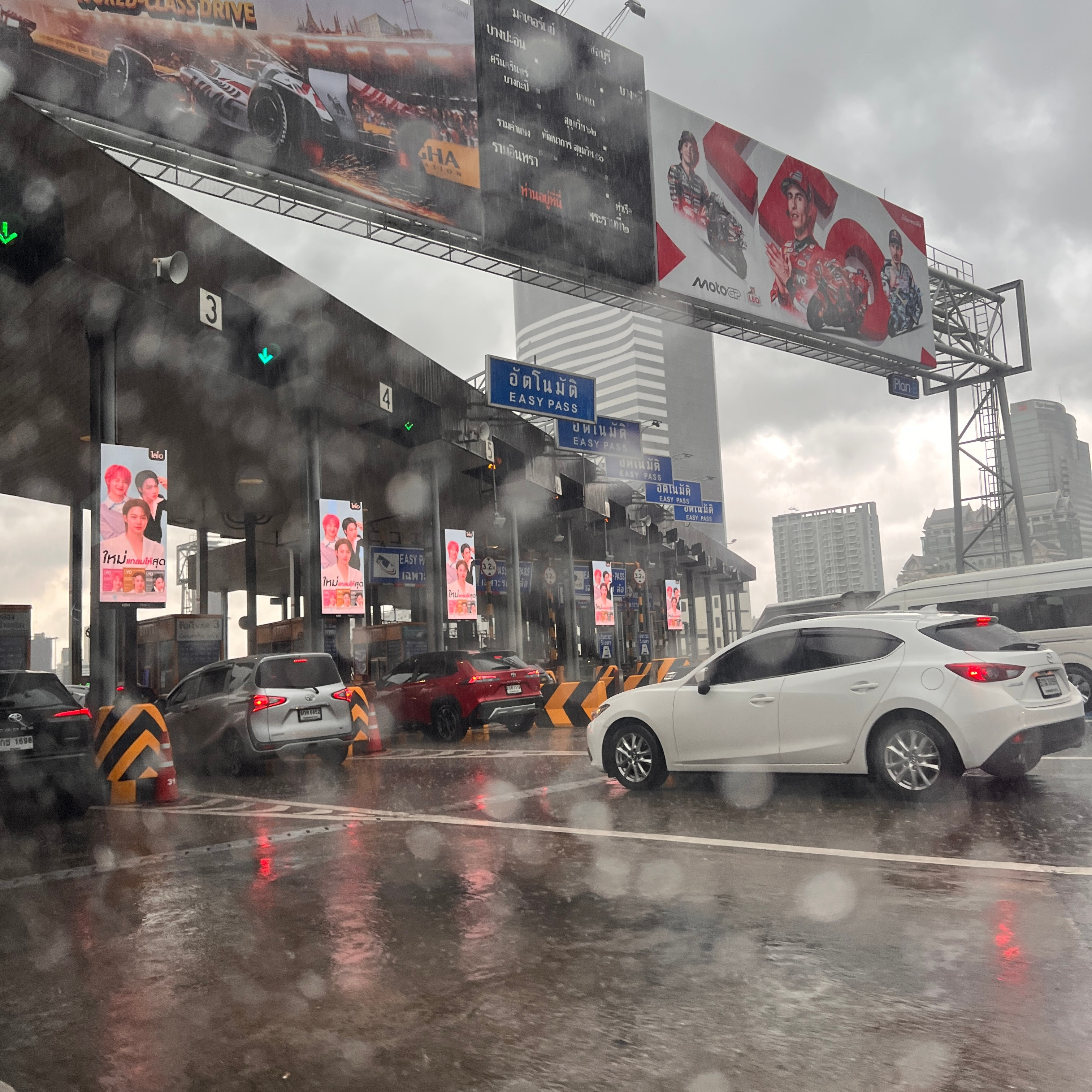 去活动路上……真的暴雨啊……​​​