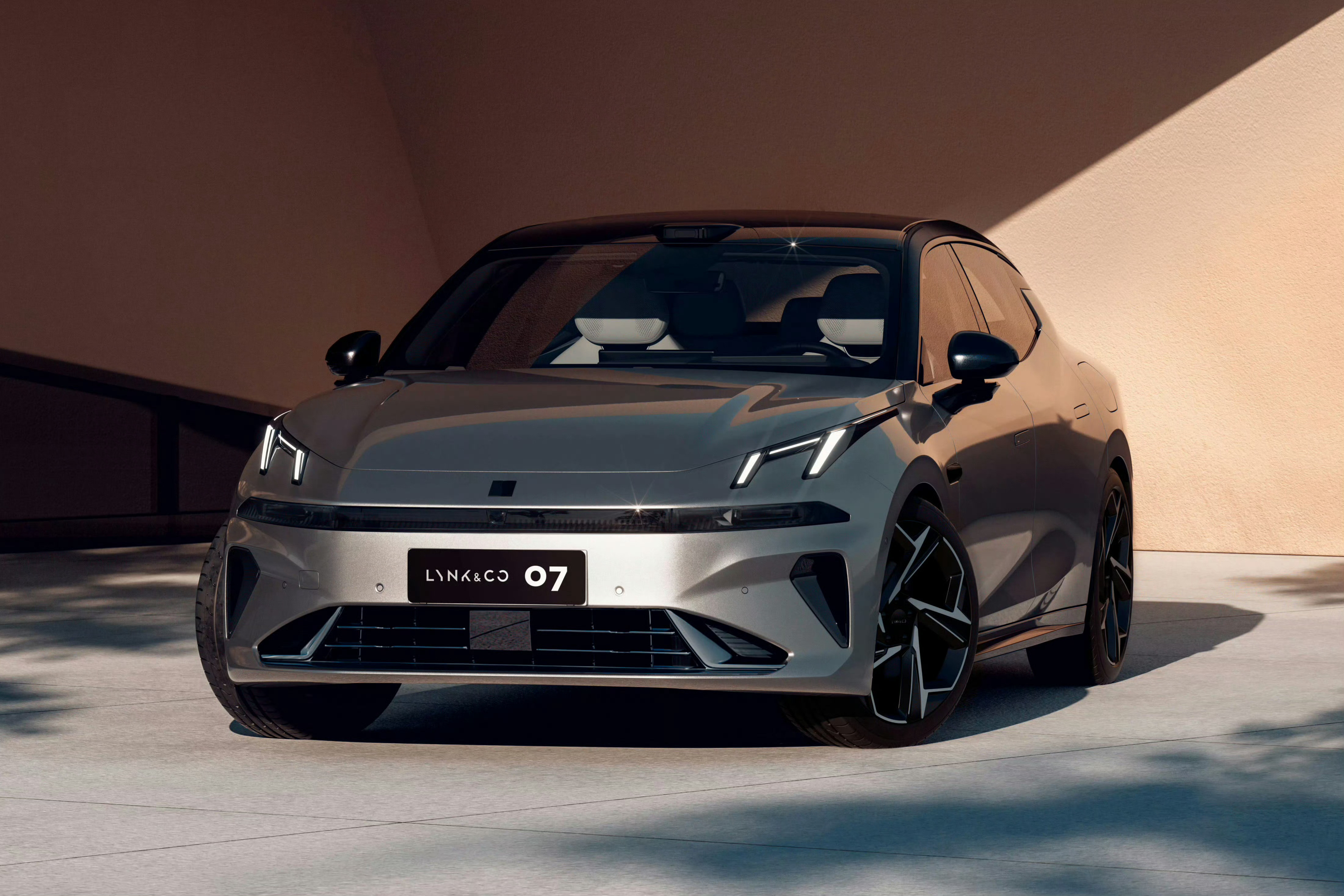 领克07如果能推出旅行车，想想还是挺带劲的因为领克07被人诟病最多的地方就是侧面