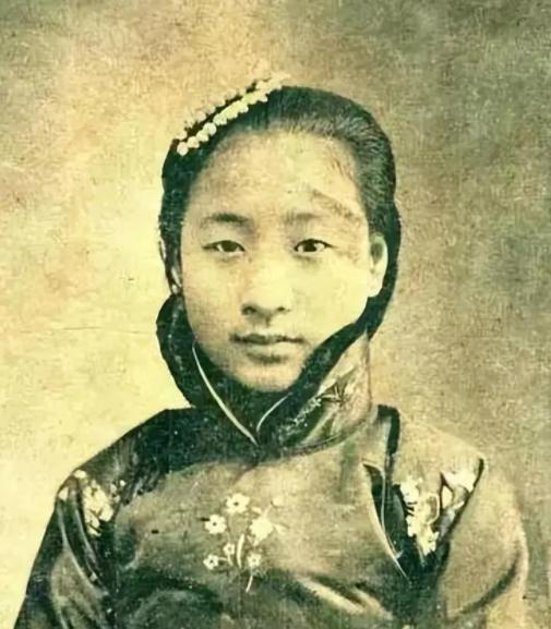 1950年，沈阳锅炉工娶了一位“好吃懒做”的媳妇，梅兰芳得知后亲自宴请，原来，这