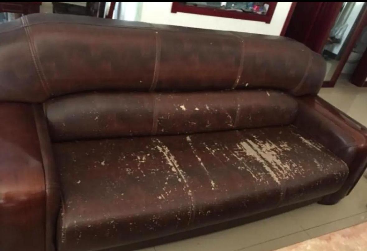 我家沙发坏了，老婆问我什么时候换个沙发，我说先凑合用吧，等孩子结婚的时候再换，也