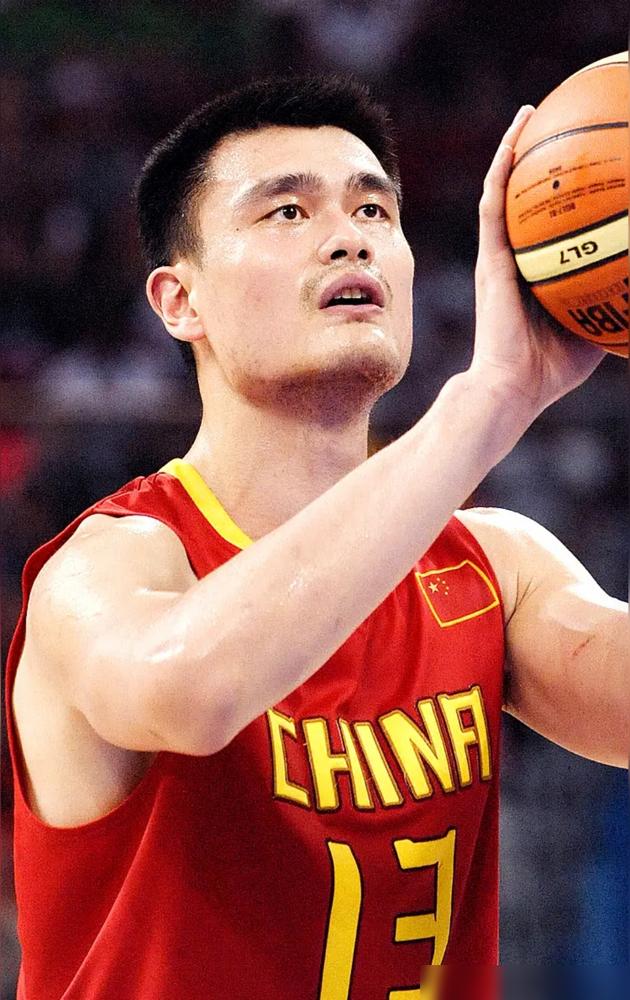 震惊！波波维奇这老头，一生最大悔事：没能亲手执教姚明！你想，当年火箭把2米