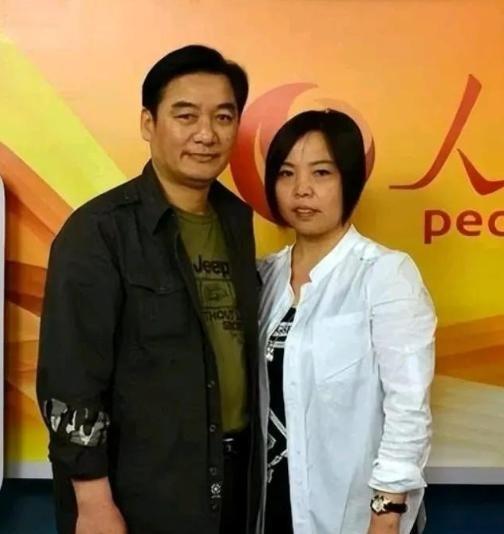 1985年，安徽21岁战士壮烈牺牲，战友方海鹰放弃上军校，替他尽孝，父母感动得泪