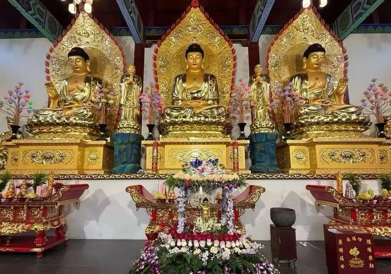 今天是丙午年三月初一，佛教香期吉日，也是藏历的二月三十，释迦牟尼佛节日，逢此殊胜