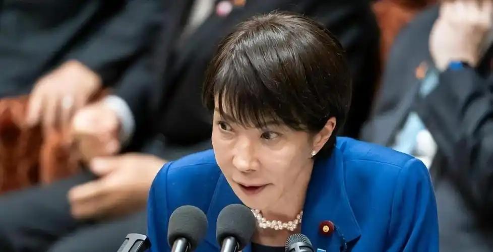 日本麻烦大了，全面崩盘！ 眼下的日本里外焦头烂额，政坛丑闻连环爆、高端产业原料