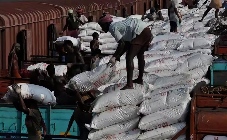 印度紧急向中国求援尿素，欧美多国等着看北京回应，没想到新德里又翻脸了！这事