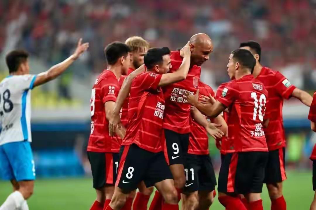 足球报：成都蓉城队成为2026赛季中超争冠最大热门之一。看了最近足球报的文章，