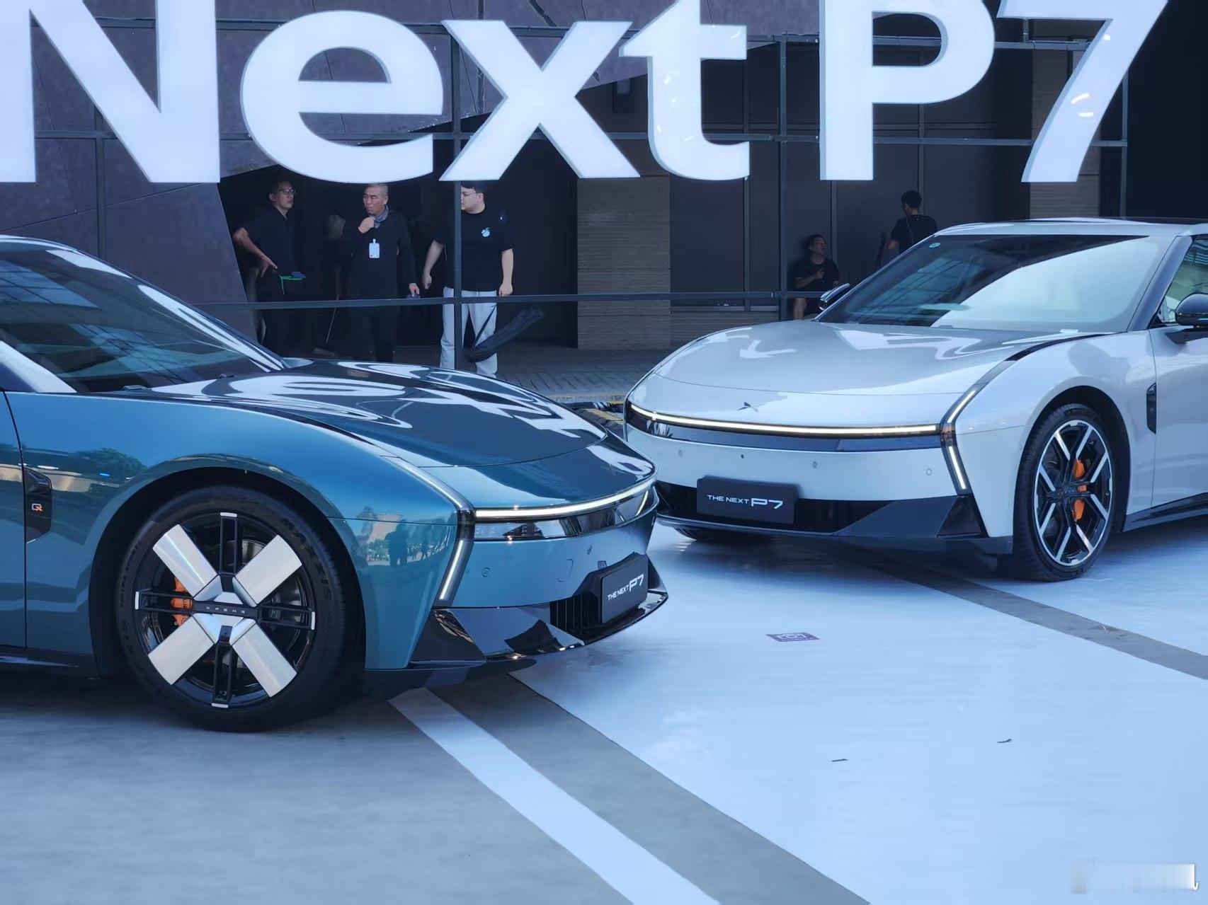 800V、5C超充、820km续航、三颗图灵AI芯片2250TOPS算力……何小