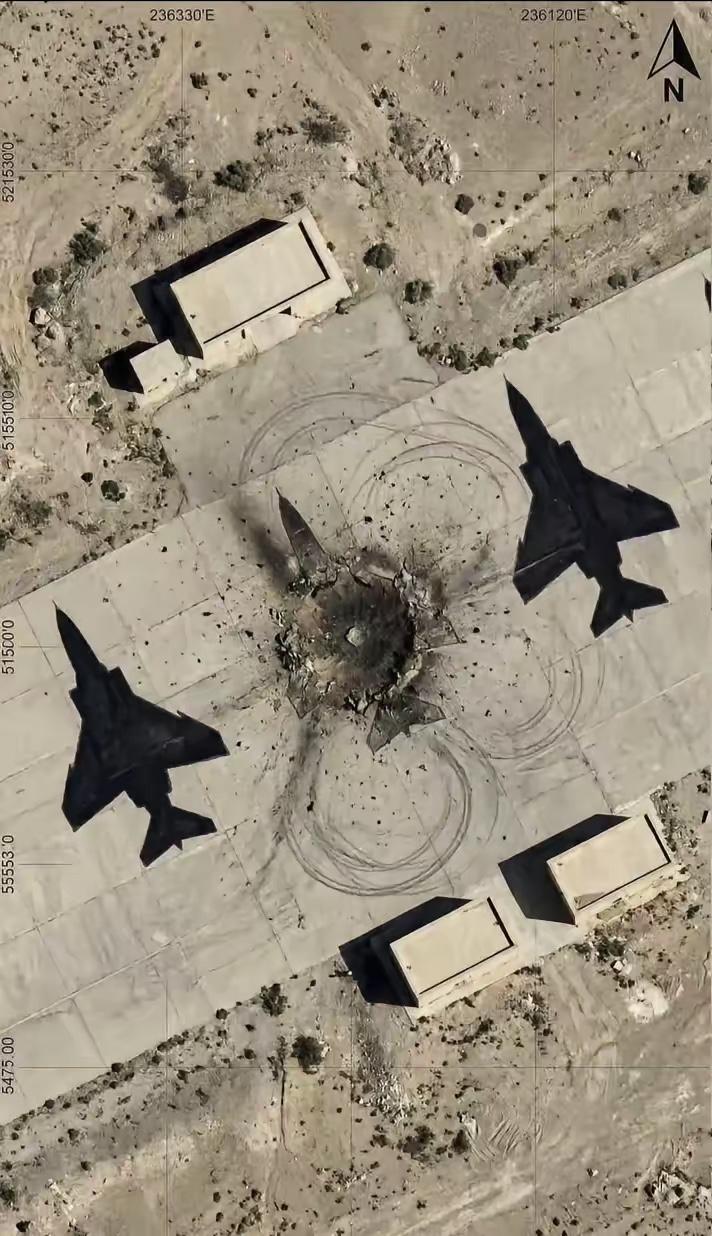 伊朗真的藏着人才！地面画战机骗导弹，这波操作直接把高科技战争玩成智商局。