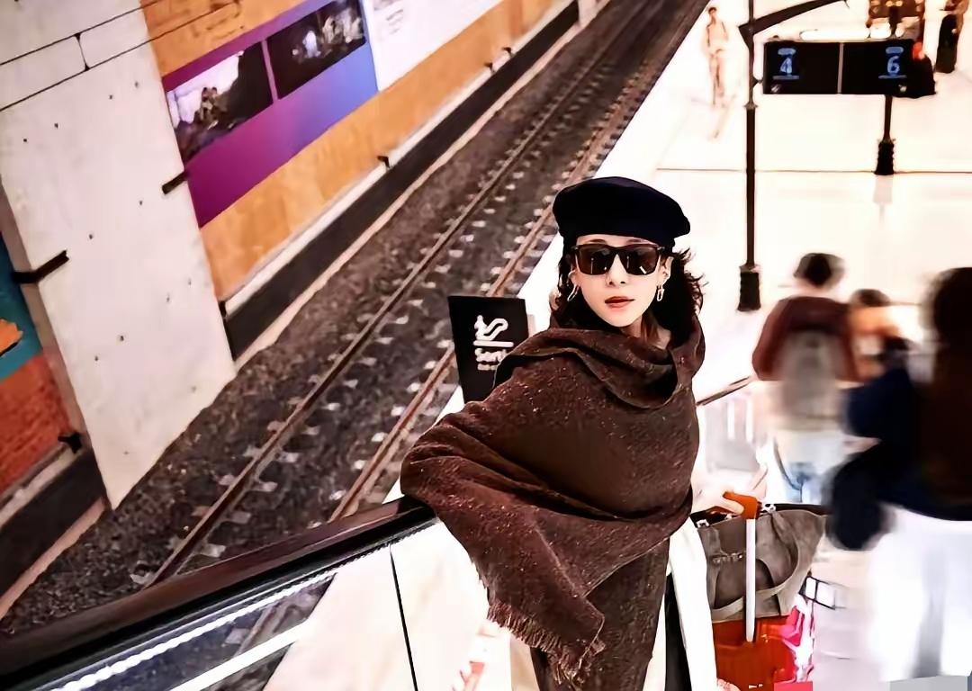 章子怡美中不足的小毛病。这次又看到章子怡去法国参加米卢尔电影节了。在地铁
