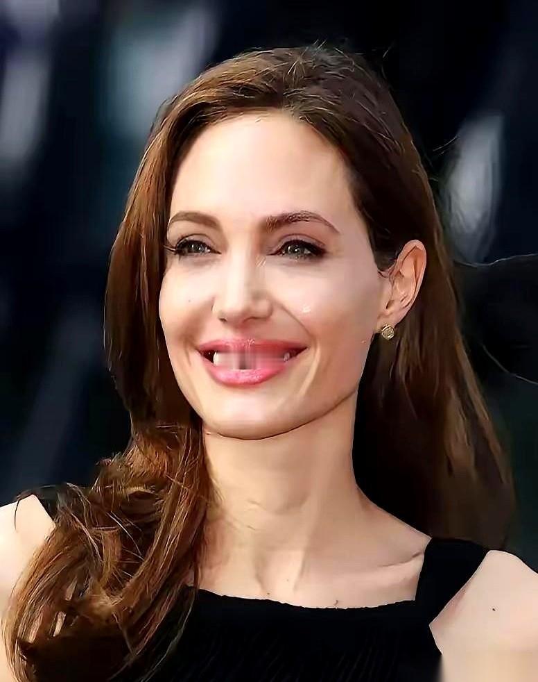 满大街抓壮丁，把人从车里、从商场里直接拖走塞进战场。看到这个画面，我就知道，气