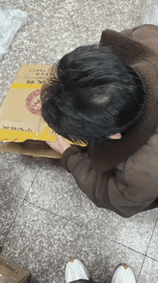 男子刷网购软件时眼睛一亮：“8块8一口炒菜锅？这羊毛不薅简直亏大了！”没多想就下