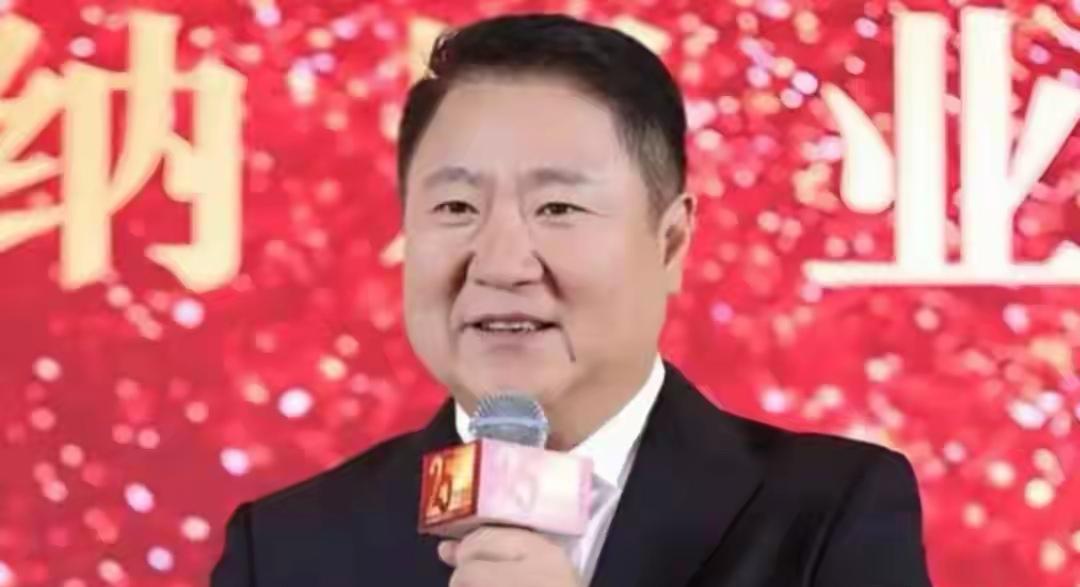 电影大佬于东澳门赌博欠数百万？我认识于东，以前还有他微信！所以平时有关他的新