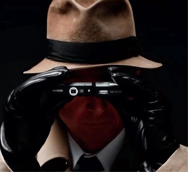 军装岂能沦为泄密的“敲门砖”12月28日，国安部披露的一则案例，看得人血压飙