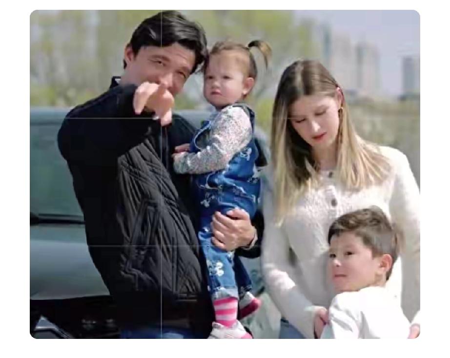 谢晖这人生就跟开了挂似的！他出身上海运动世家，11岁进体校，18岁进申花预备队。