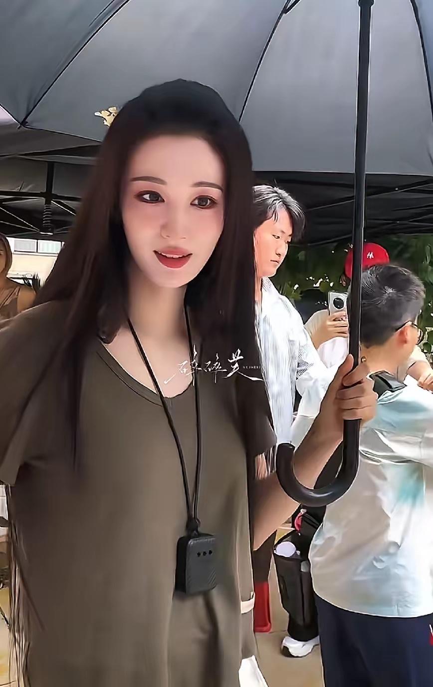 王楚然脖子上带的这个物品火了，真是不查不知道，一查才惊喜的发现，原来它居然是