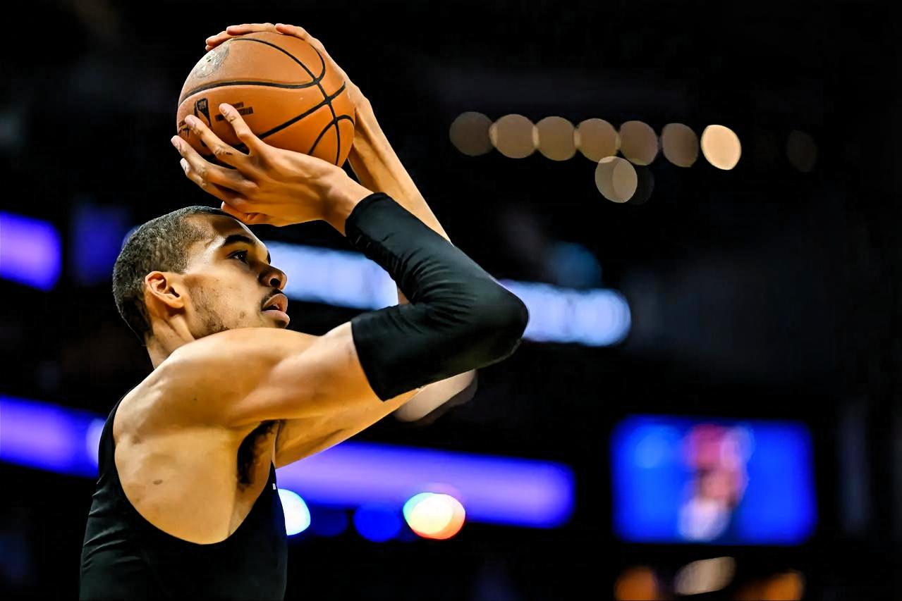 一、数据炸裂，效率拉满-场均24.4分、11.1篮板、2.8助攻、2.7