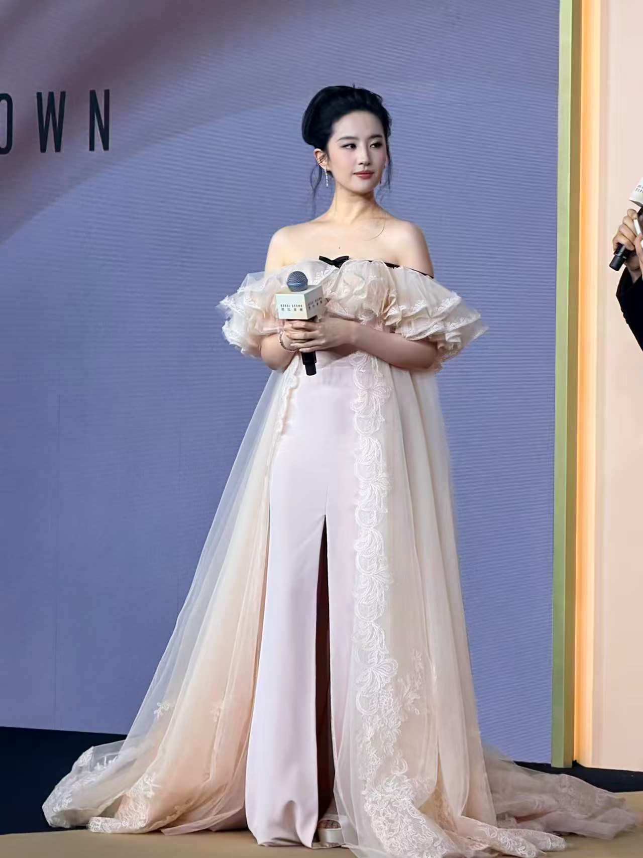 此女生图一点都不吃亏好美[爱心][爱心]刘亦菲水蜜桃公主​​​