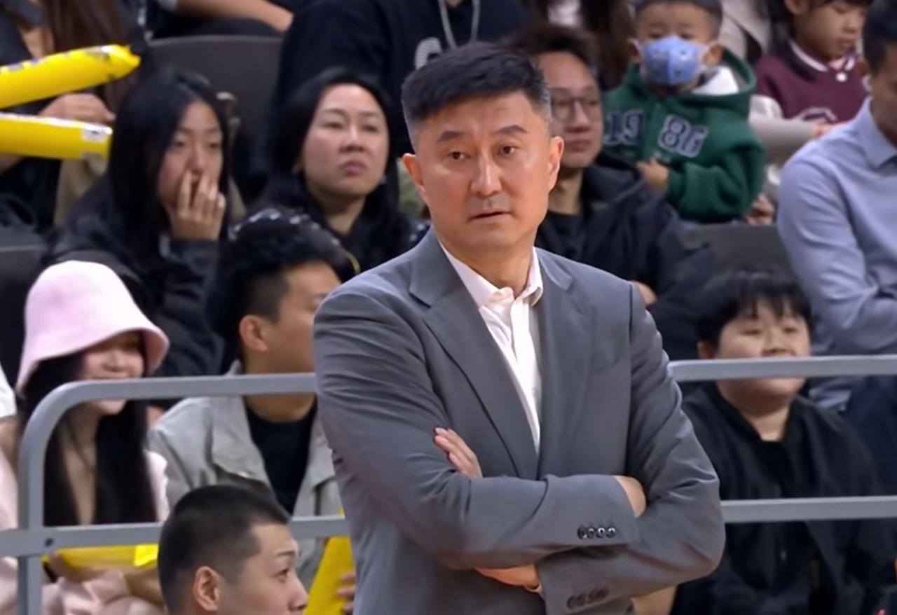 难得！杜锋表扬广东队19岁小将：在场上很努力，我很欣慰。昨晚，广东队做客对阵浙