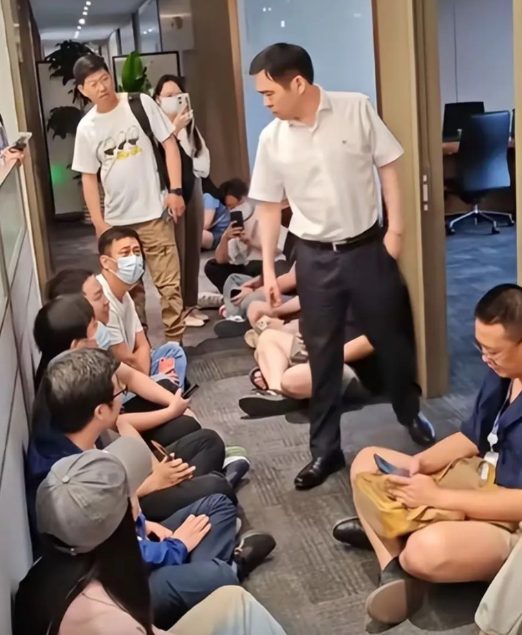 哪吒汽车宣布破产重组，买了哪吒的人悲催了车机的核心功能无人维护面临瘫痪，OT