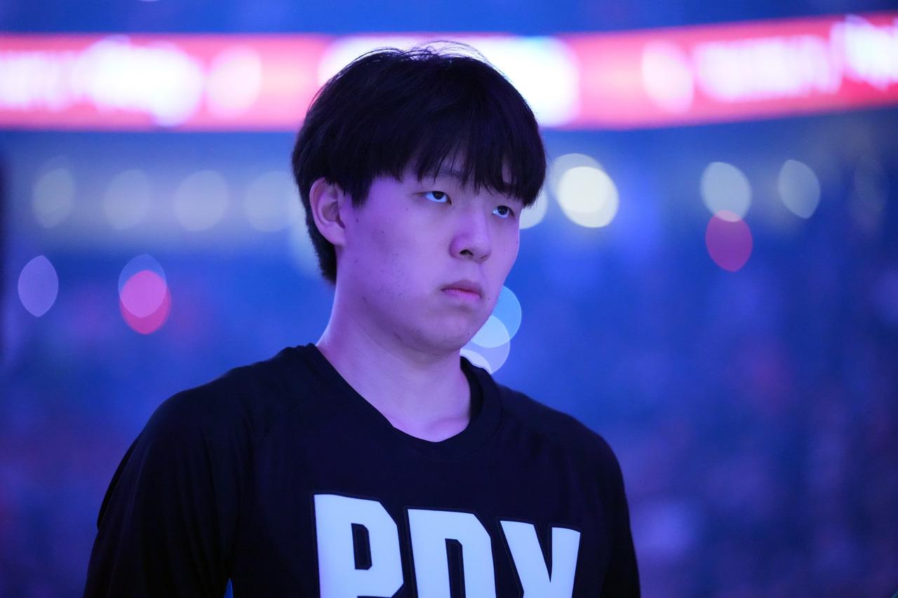 伤病潮逼出奇兵！杨瀚森临危受命残阵只剩最后一招主力中锋伤缺，开拓者竟要指