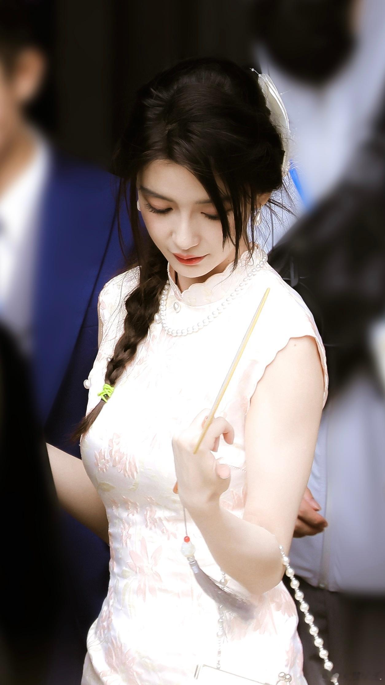 杨颖baby的旗袍前凸后翘好美啊​​​