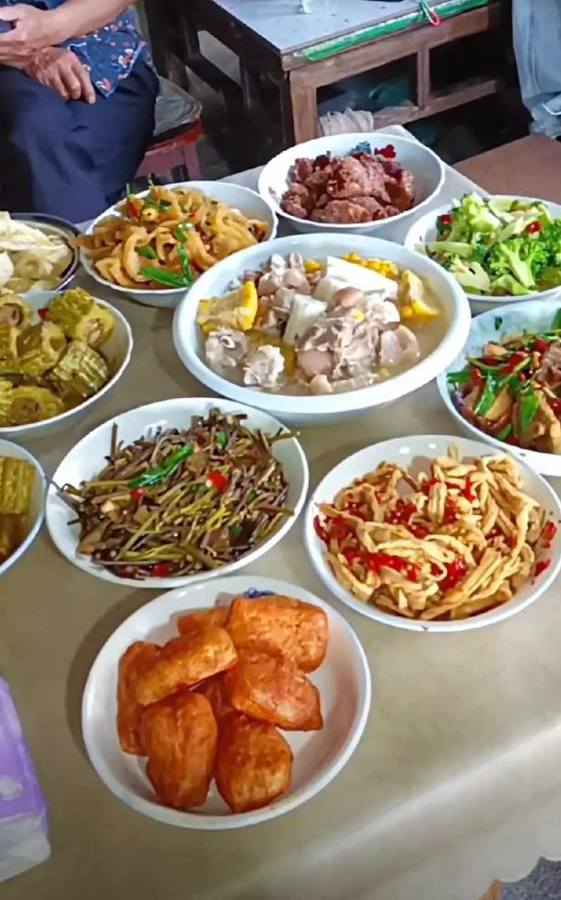 请五个人吃饭，这几道菜够吗？