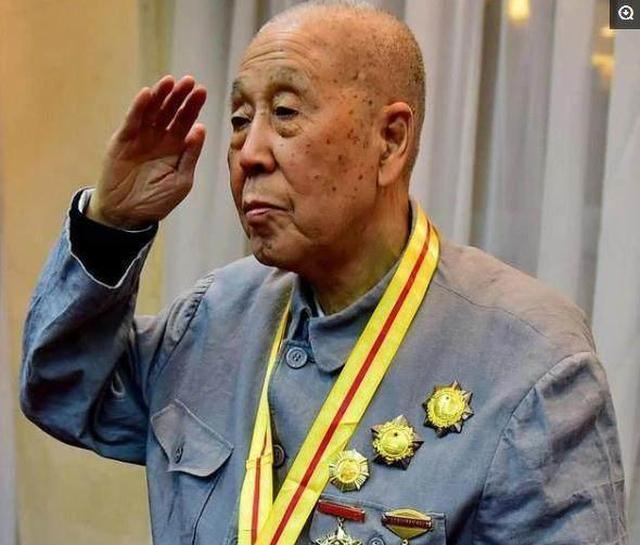 张中如身体基础还是挺好的，重伤后数次无麻醉开胸，就在这种折磨之下，坚持活着。
