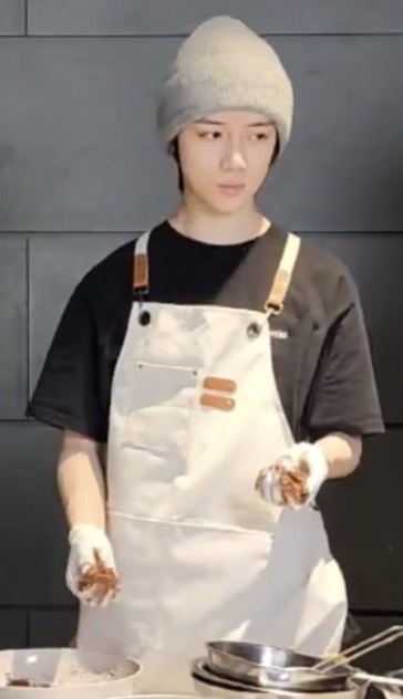 哈哈哈哈哈活的好呆萌