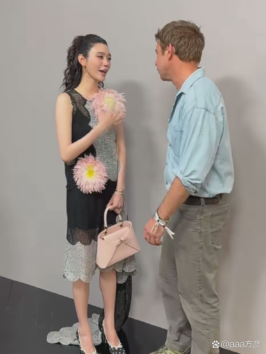 奚梦瑶上月刚在法国古堡办完婚礼，今年手头资源扎堆，整个人精气神足得亮眼