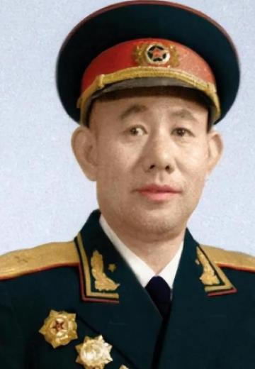 1951年，志愿军开会，彭德怀大喊了一声：“黄朝天，你给我站起来！”违反命令的黄