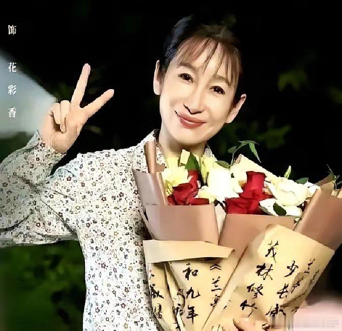 张嘉译当着王新军的面说：“你老婆脾气那么大，你就不敢吭声？”王新军笑了笑，没接话