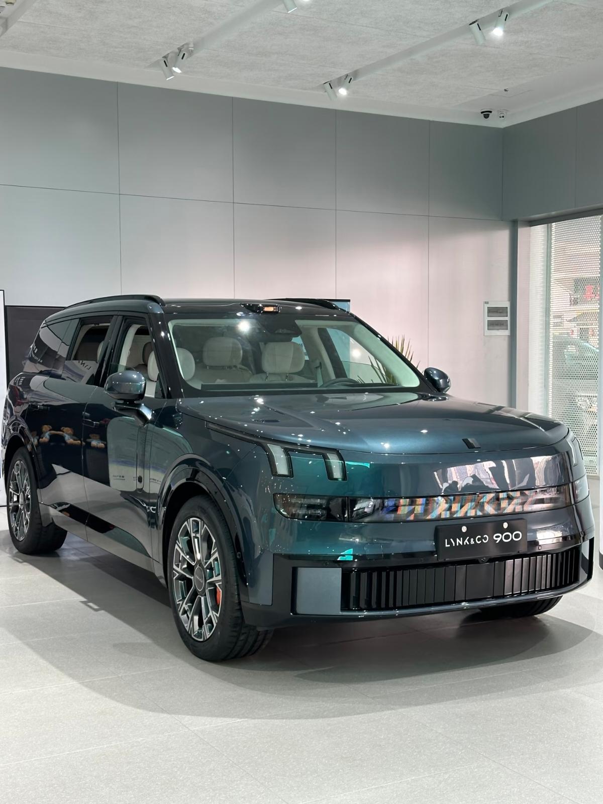 领克09说不定真要退役了，之前09换到26款只降价不提升就感觉要清仓，现在领克8