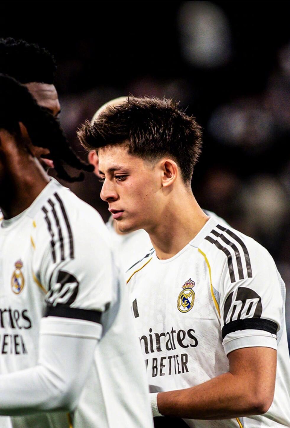 据西班牙媒体塞尔电台消息，皇家马德里承认他们在球队阵容规划方面犯了错误。这是他们