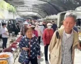 大玲子说父母年龄大了，抓紧时间带着她们到处走走转转，好好玩玩，到了八十岁就怕他们