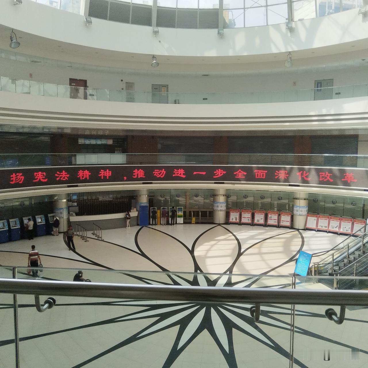 见证汽运兴衰：没落的上海长途汽车总站上海长途汽车总站，曾是上海规