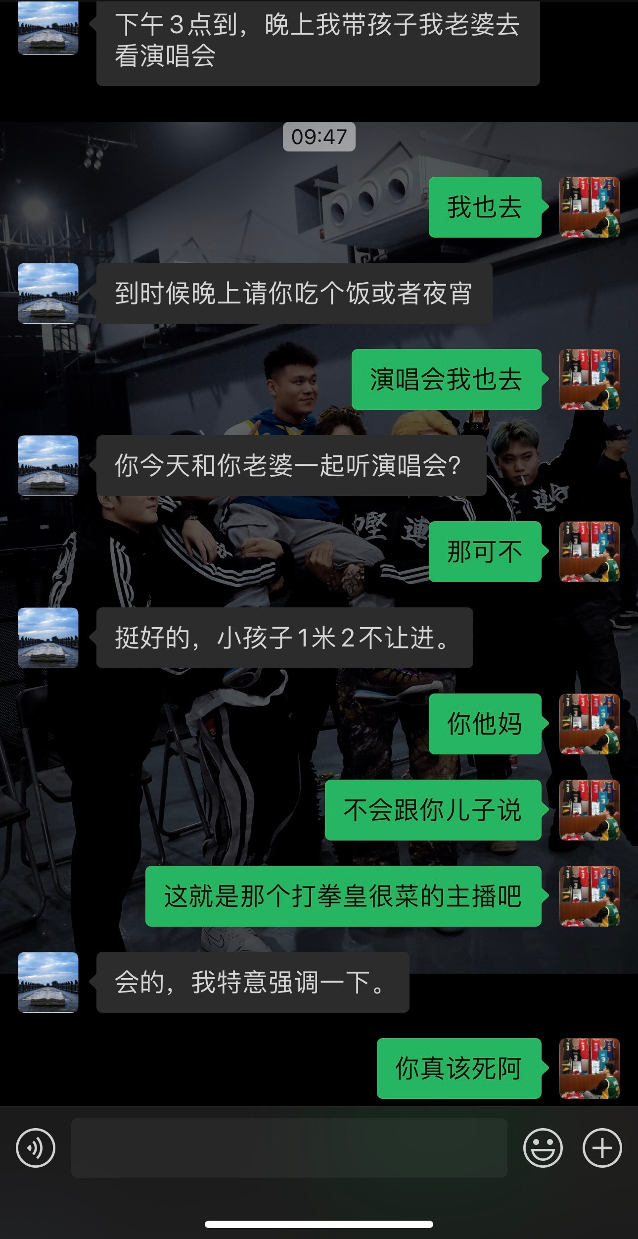 不会有人今晚和我一起看周传雄吧有的我群友，在我不了解按键的时候他拉着我一顿爆揍然