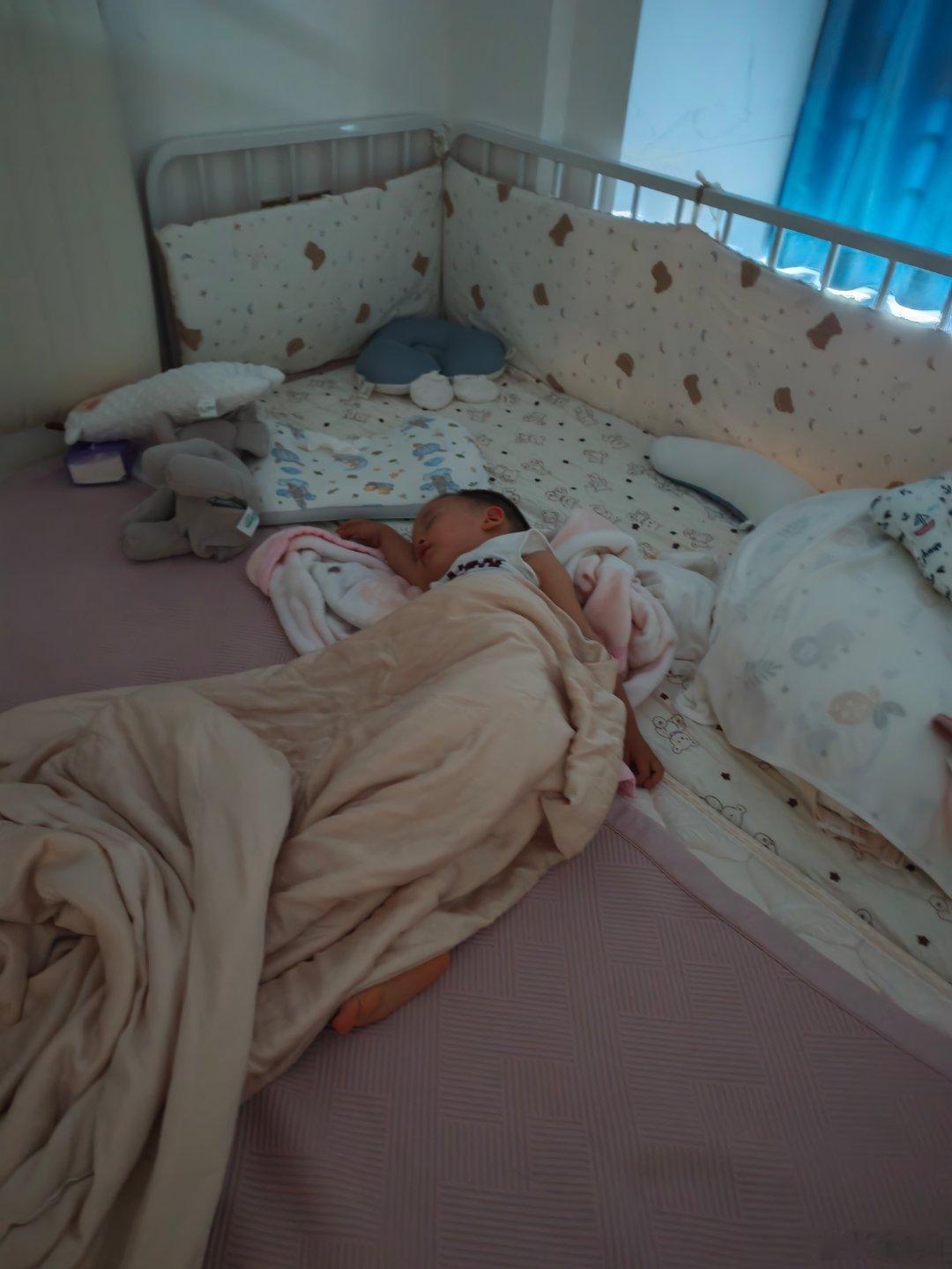 我和老婆不同的带娃方式每次老婆都让我有空多陪66，多带带他说男孩子就得爸爸带，才