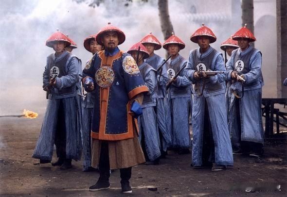 用骄兵悍将形容陈国瑞恐怕不够，以他的表现来看，应该称得上“不世出之兵痞”。这货