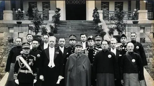 1943年，宋美龄十分讨厌一个人，于是吩咐戴笠去刺杀他，戴笠听后吓得半死，赶紧偷