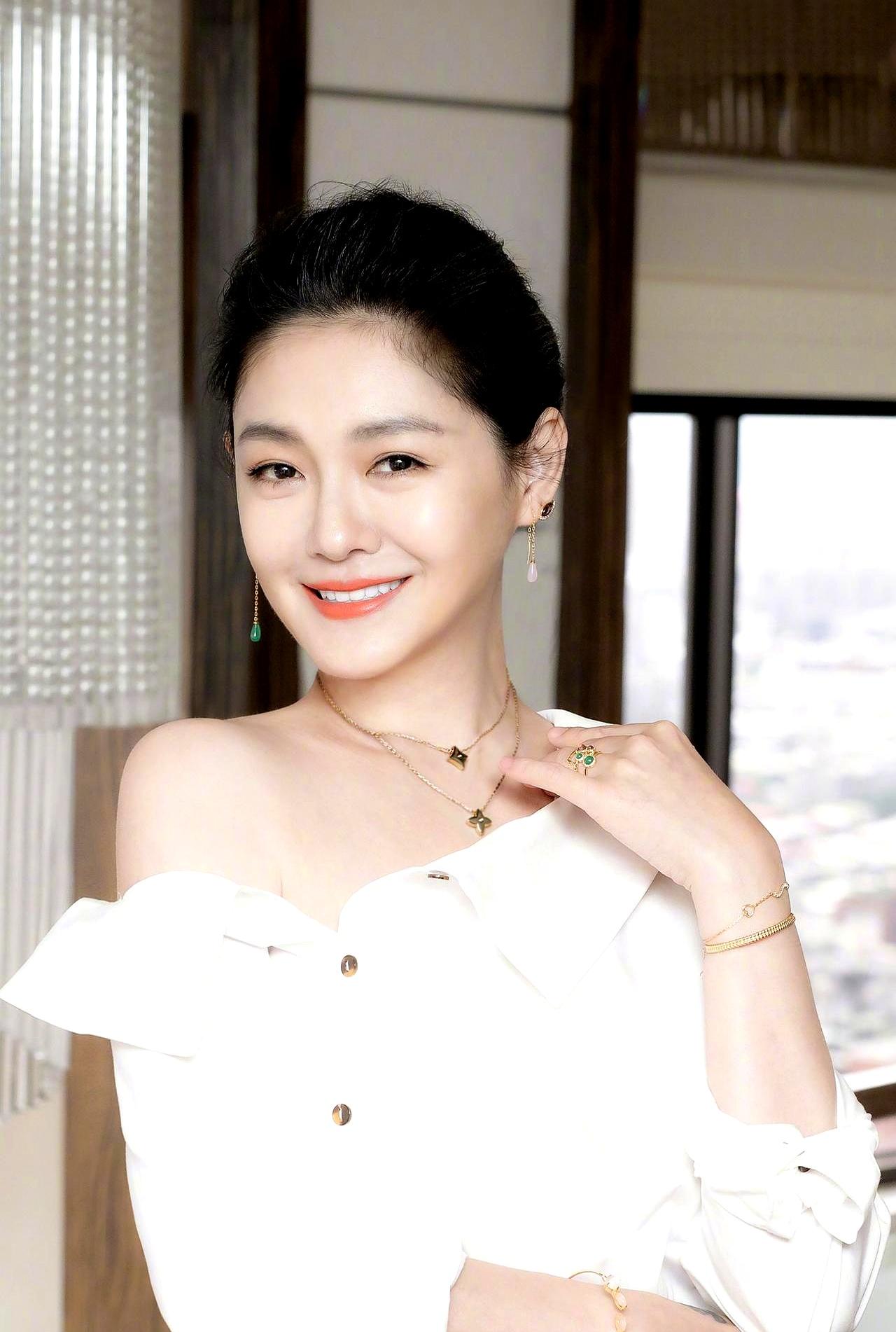 一网友神评大S大S对姐妹、老妈、粉丝都好，但对张兰不让住家，对儿女快速再