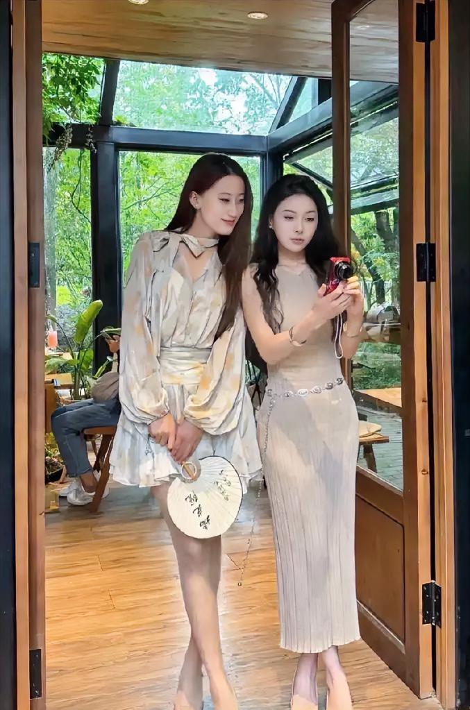 我猜80％的人喜欢左边那个，是你你会选哪个？