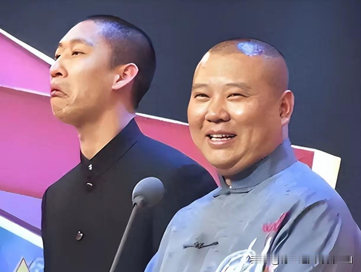一夜口碑崩塌！曹云金临场砸挂惹巨大争议：是相声包袱，还是趁难踩人？全网同行