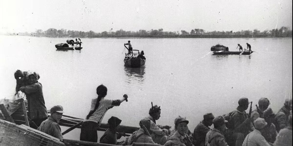 1948年粟裕拒绝渡江，毛主席思索良久后，有了换帅的想法，陈毅连忙表示：换谁？谁