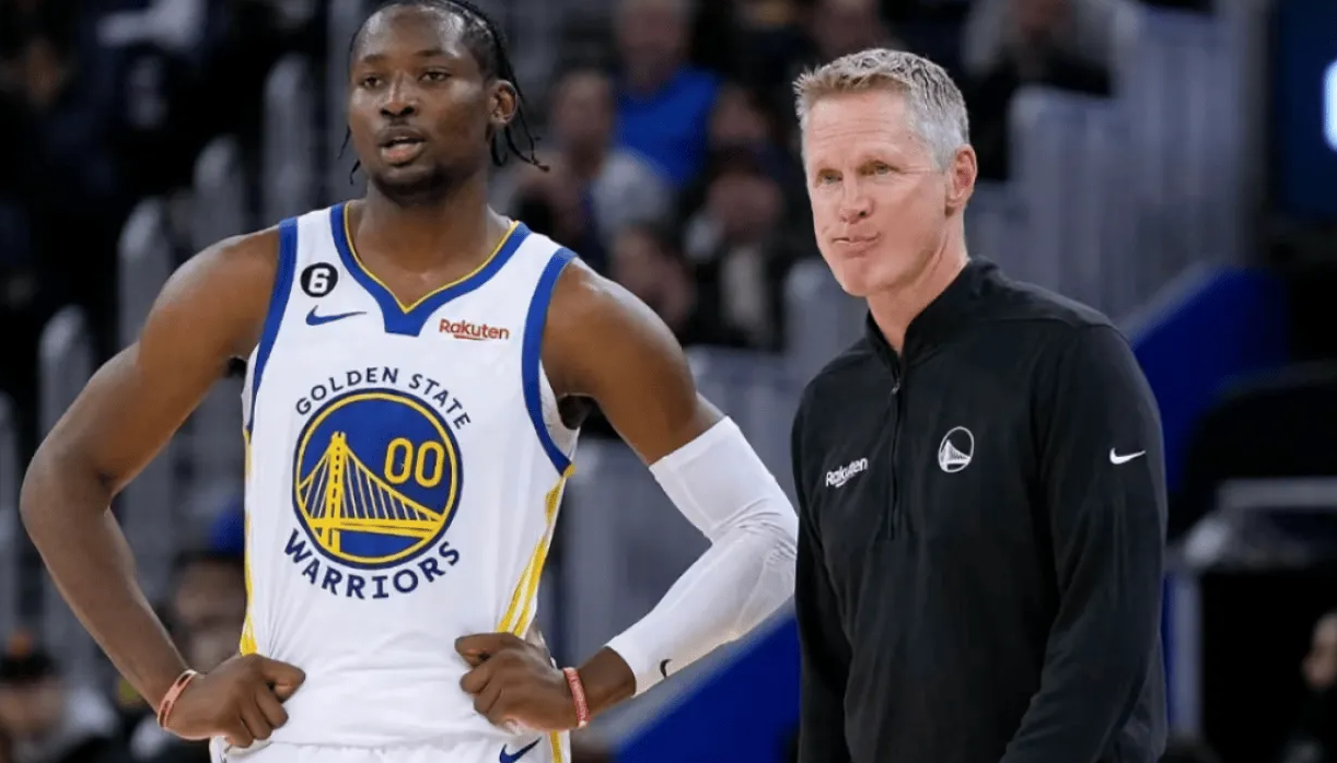 勇士记者AnthonySlater报道了勇士主帅斯蒂夫-科尔接受媒体采访的情况