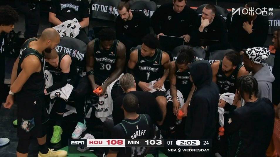 加油啊穿着黑色队服的大哥哥们‼️