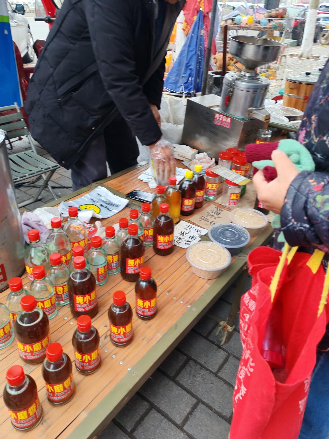 老年人的迷惑行为1月2日，坐标西安。我9点起床，出门买早餐，早市未散，发现很多